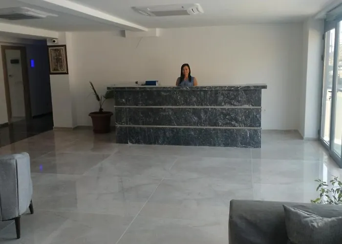 Grand Koese Airport מלון